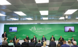 Реализуя проекты инфраструктурного развития Трансарктического транспортного коридора, мы должны исходить из стратегических государственных задач и долговременного экономического эффекта для страны: Андрей Чибис в ходе ВЭФ