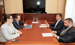 Глава Минвостокразвития РФ Алексей Чекунков и губернатор Андрей Чибис обсудили ключевые вопросы развития Мурманской области и Арктической зоны