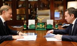 Подготовку комплексного проекта развития Арктики и Трансарктического транспортного коридора обсудили на рабочей встрече первый вице-премьер Денис Мантуров и губернатор Андрей Чибис