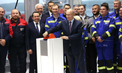 Russian President Vladimir Putin and Governor Andrei Chibis took part in the ceremony of sending the first platform of the CSCM to the Gydan Peninsula