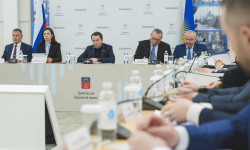 На заседании рыбхозсовета под руководством губернатора Андрея Чибиса обсудили перспективы развития рыбного порта и аквакультуры в Мурманской области