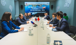 Губернатор Мурманской области Андрей Чибис провел рабочую встречу с представителями китайской судоходной компании NewNew Shipping Line (NNSL)