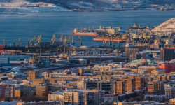 На встрече с Президентом глава Росимущества отметил положительную практику работы с Мурманской областью: в прошлом году в собственность региона приняты причалы для строительства судоремонтного комплекса
