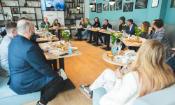 Губернатор Мурманской области Андрей Чибис провел бизнес-завтрак с предпринимателями и бизнес-объединениями региона