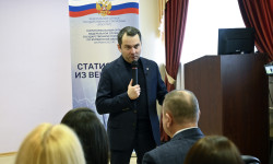 Работа Мурманскстата позволяет видеть целостную картину жизни и развития региона: Андрей Чибис провел встречу с коллективом организации