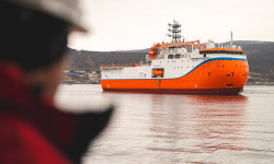 The ice-resistant self-propelled platform "North Pole" was met in the Murmansk region after its first Arctic voyage