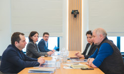 Губернатор Мурманской области Андрей Чибис и председатель Совета директоров Группы Компаний «Основа» Александр Ручьев обсудили ход реализации проекта «Арктический акватермальный физкультурно-оздоровительный комплекс» в Мурманске