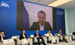 «Люди теперь гордятся тем, что живут на Севере»: губернатор Андрей Чибис принял участие во II Международном симпозиуме «Создавая будущее»